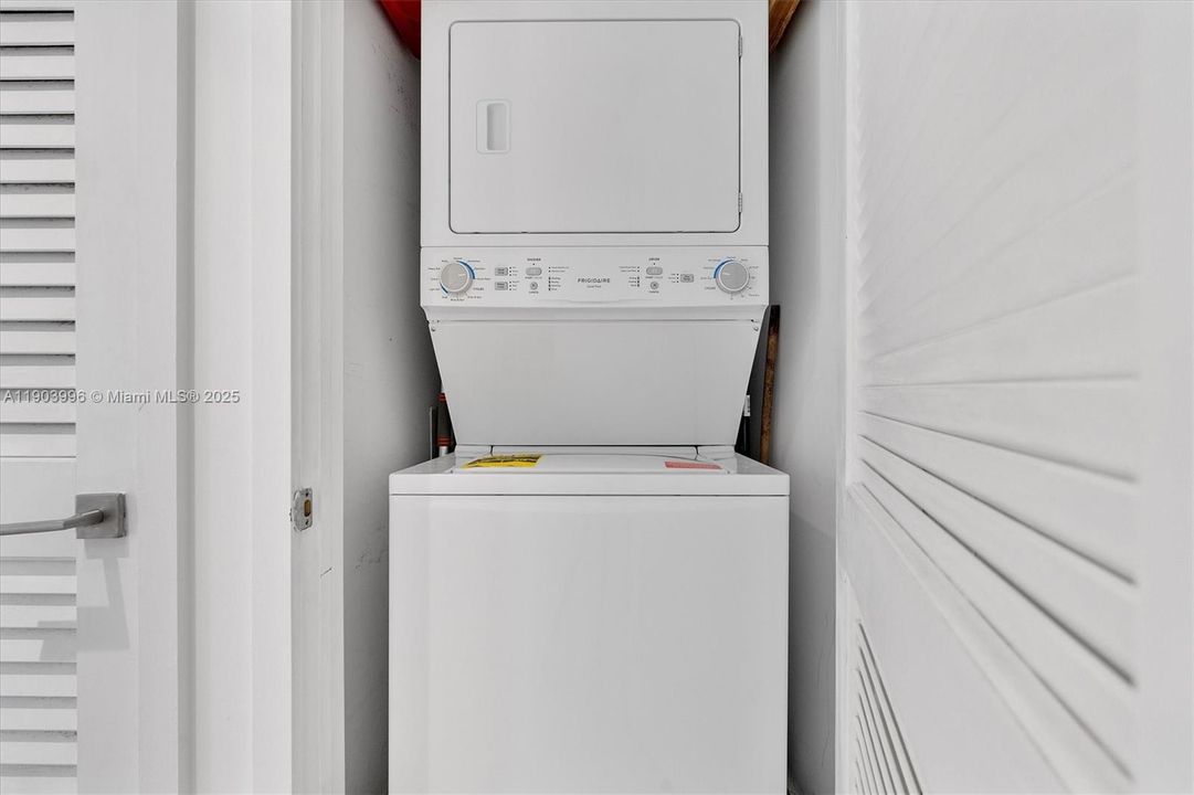 待售: $1,100,000 (3 贝兹, 3 浴室, 1435 平方英尺)