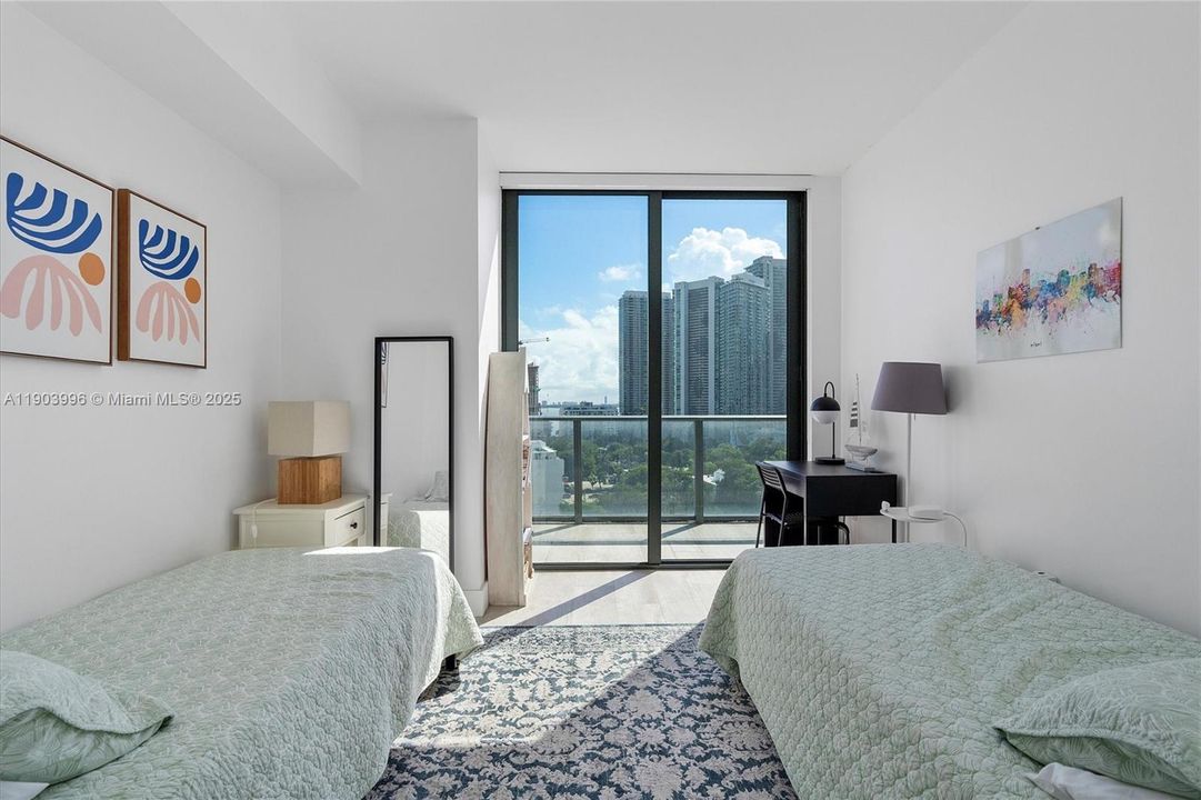 待售: $1,100,000 (3 贝兹, 3 浴室, 1435 平方英尺)