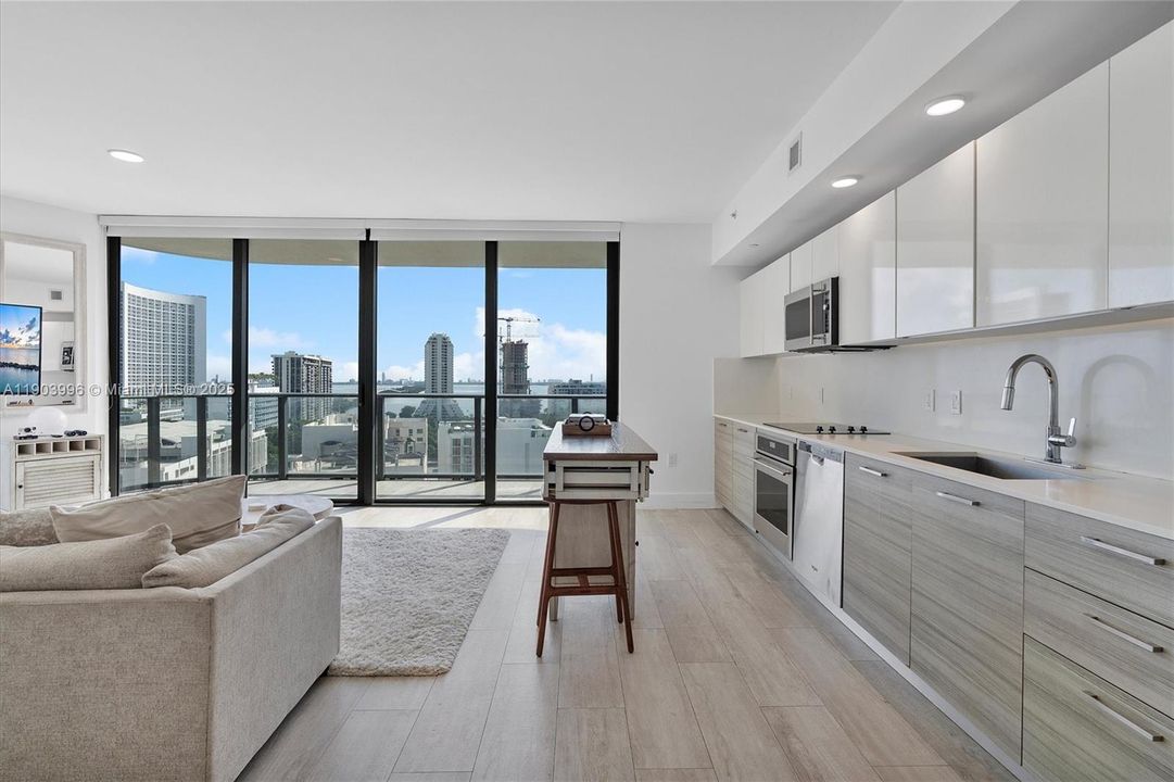 待售: $1,100,000 (3 贝兹, 3 浴室, 1435 平方英尺)