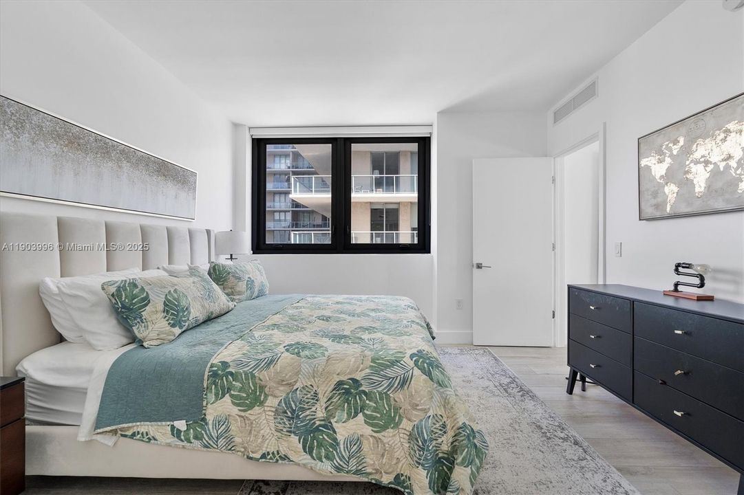 待售: $1,100,000 (3 贝兹, 3 浴室, 1435 平方英尺)