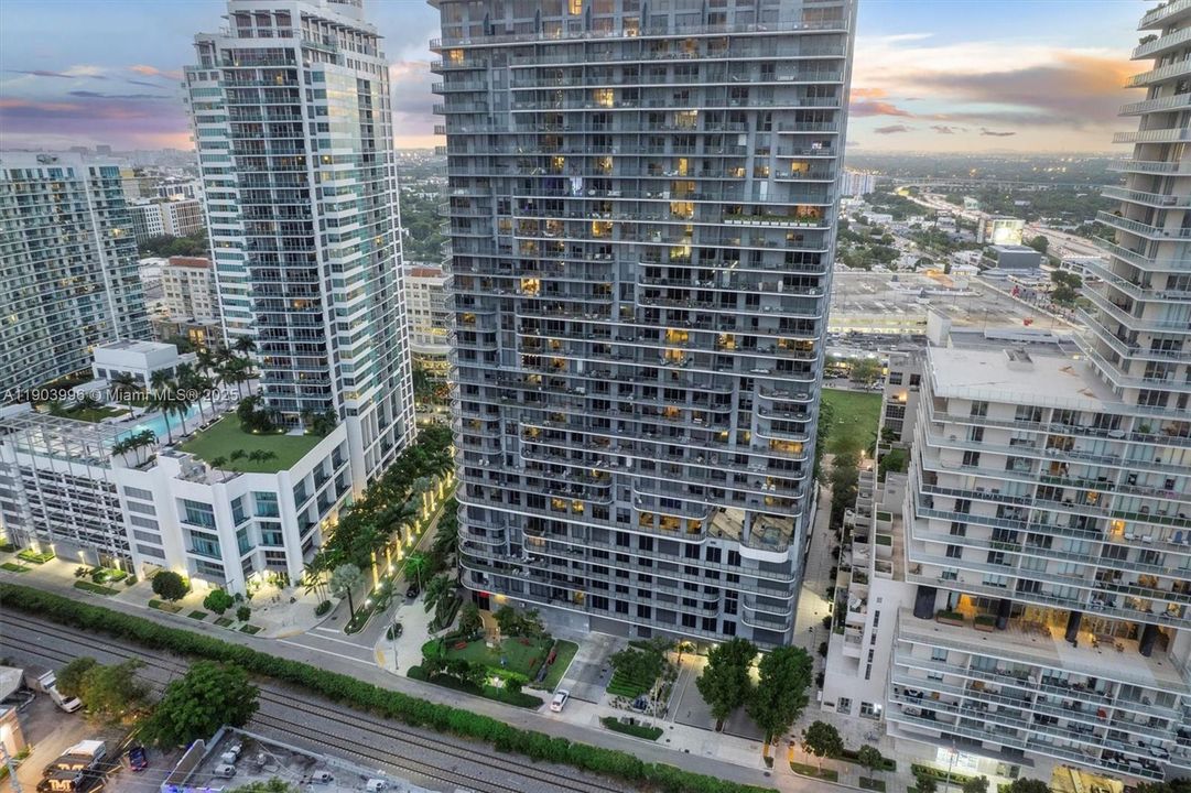 待售: $1,100,000 (3 贝兹, 3 浴室, 1435 平方英尺)