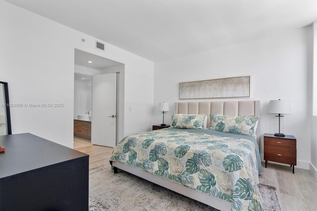 待售: $1,100,000 (3 贝兹, 3 浴室, 1435 平方英尺)