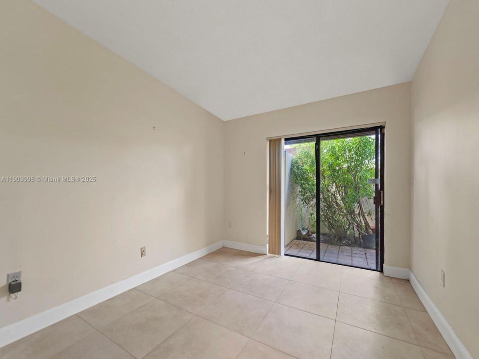 Под контрактом: $465,000 (3 спален, 2 ванн, 1431 Квадратных фут)