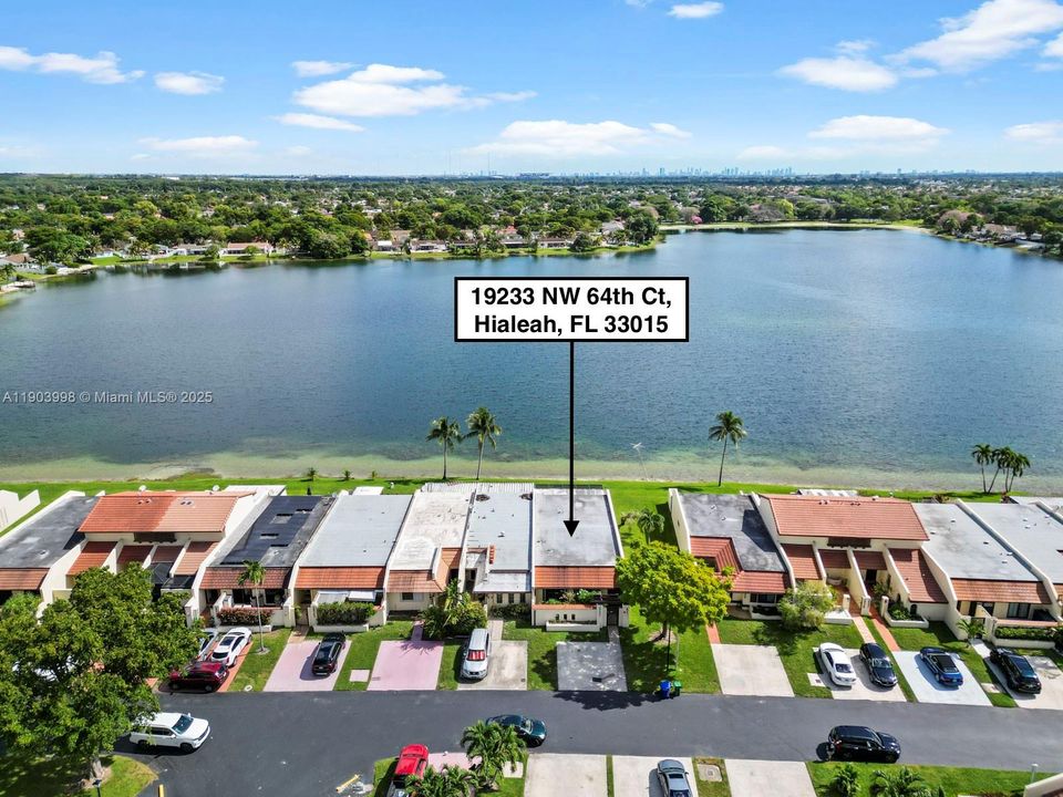 Под контрактом: $465,000 (3 спален, 2 ванн, 1431 Квадратных фут)