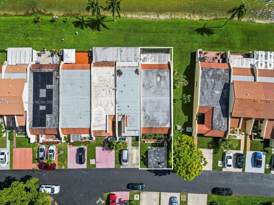 Под контрактом: $465,000 (3 спален, 2 ванн, 1431 Квадратных фут)