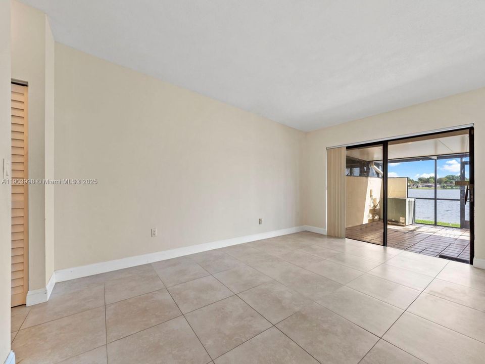 Под контрактом: $465,000 (3 спален, 2 ванн, 1431 Квадратных фут)