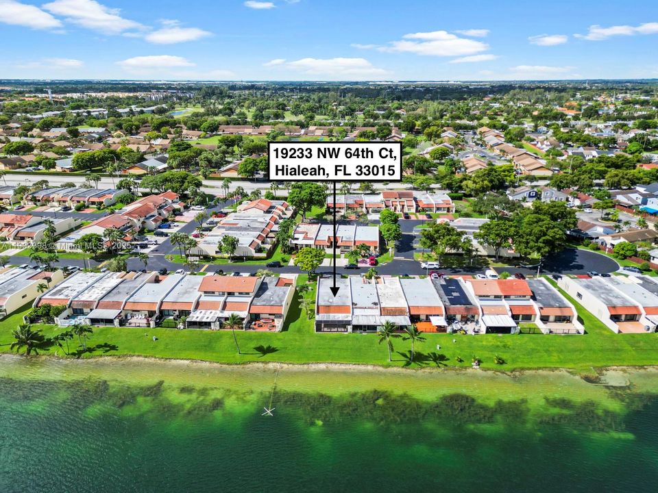 Под контрактом: $465,000 (3 спален, 2 ванн, 1431 Квадратных фут)