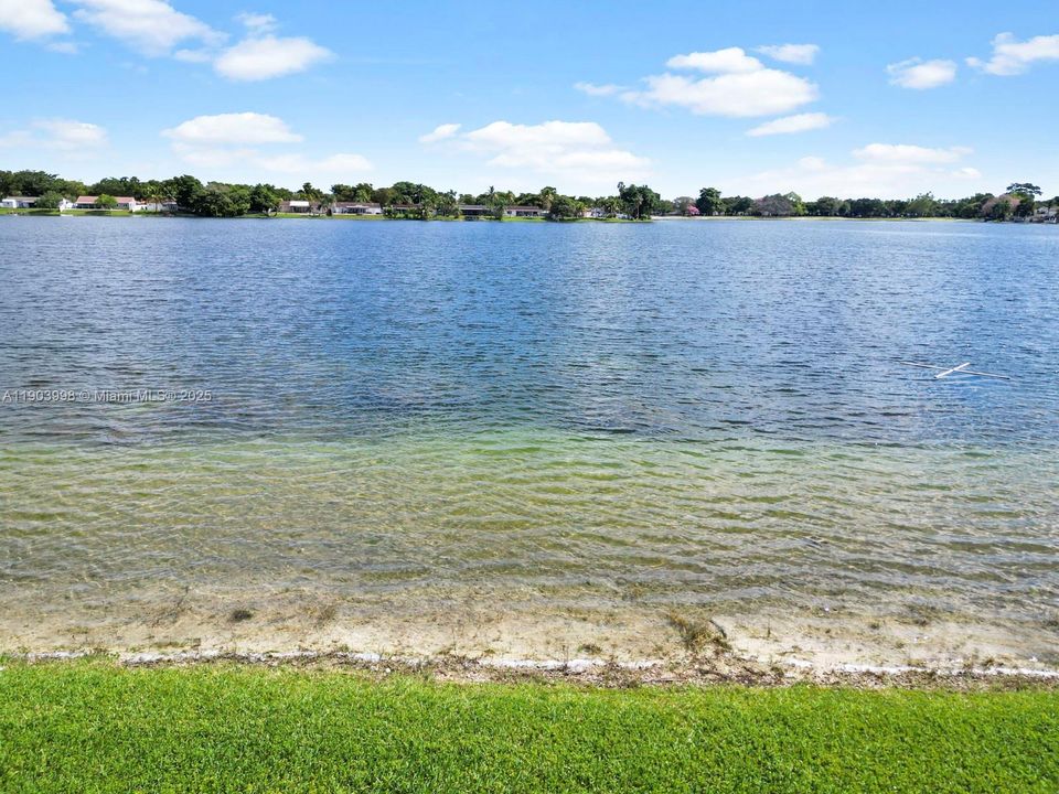 Под контрактом: $465,000 (3 спален, 2 ванн, 1431 Квадратных фут)