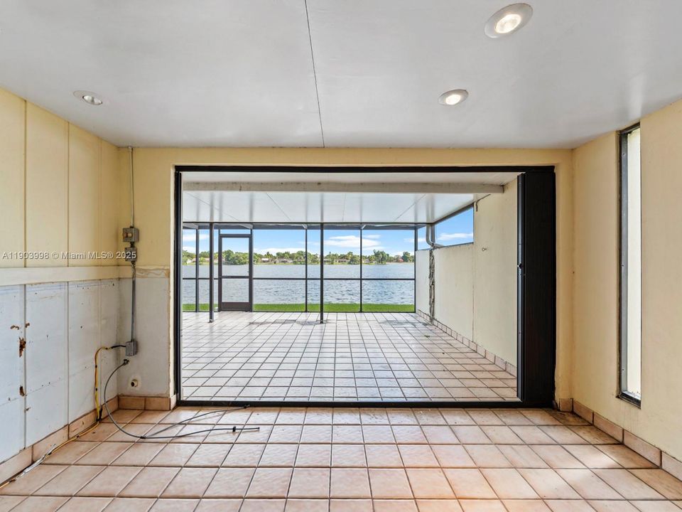 Под контрактом: $465,000 (3 спален, 2 ванн, 1431 Квадратных фут)