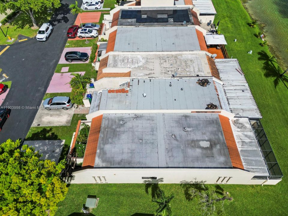 Под контрактом: $465,000 (3 спален, 2 ванн, 1431 Квадратных фут)