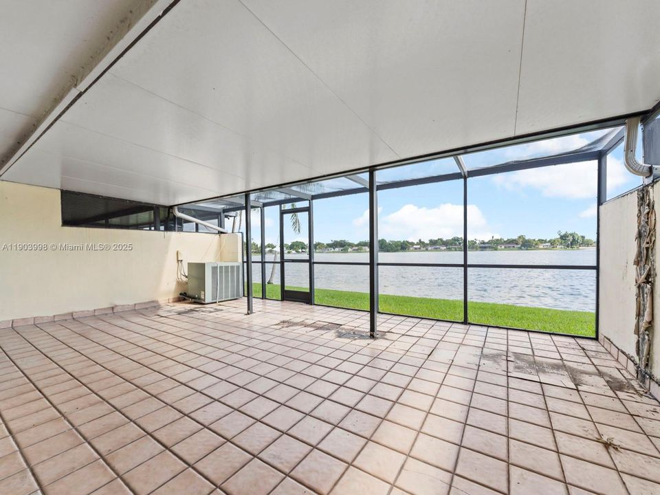 Под контрактом: $465,000 (3 спален, 2 ванн, 1431 Квадратных фут)