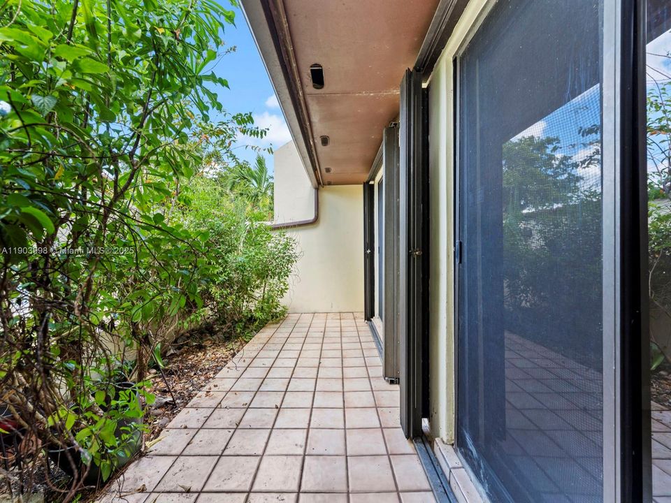 Под контрактом: $465,000 (3 спален, 2 ванн, 1431 Квадратных фут)