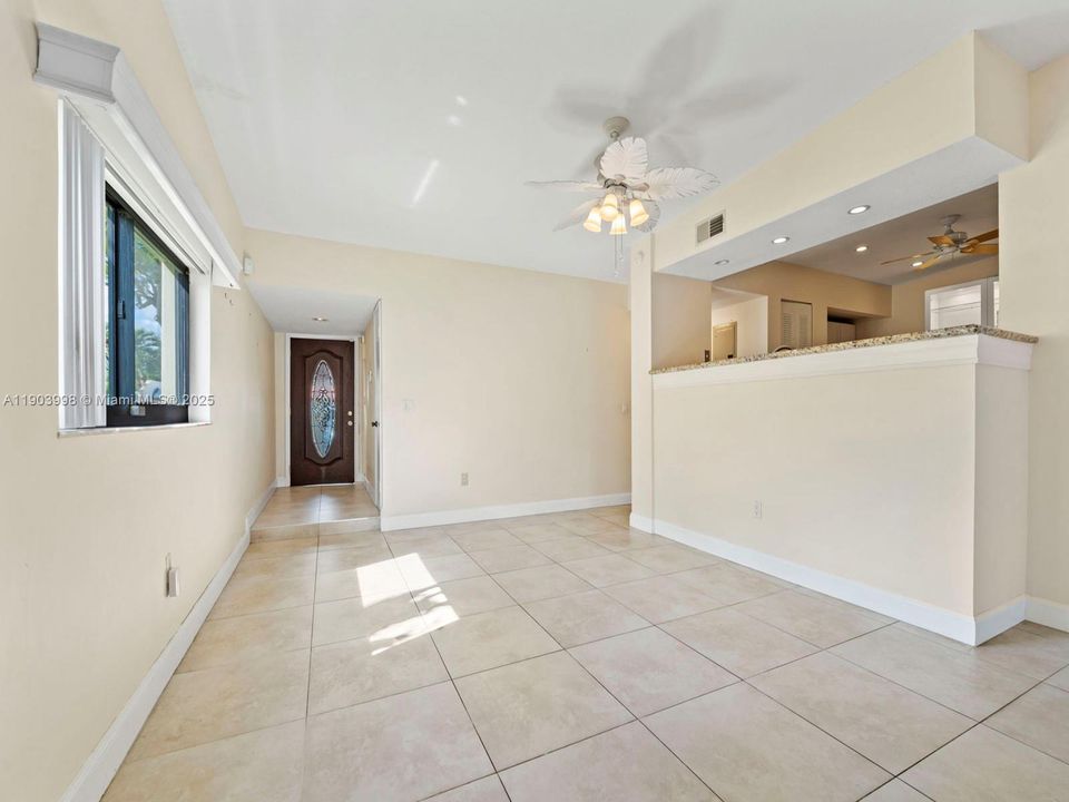 Под контрактом: $465,000 (3 спален, 2 ванн, 1431 Квадратных фут)