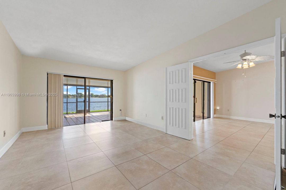 Под контрактом: $465,000 (3 спален, 2 ванн, 1431 Квадратных фут)