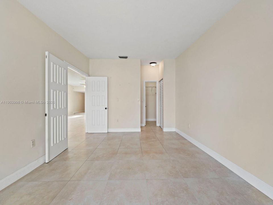 Под контрактом: $465,000 (3 спален, 2 ванн, 1431 Квадратных фут)