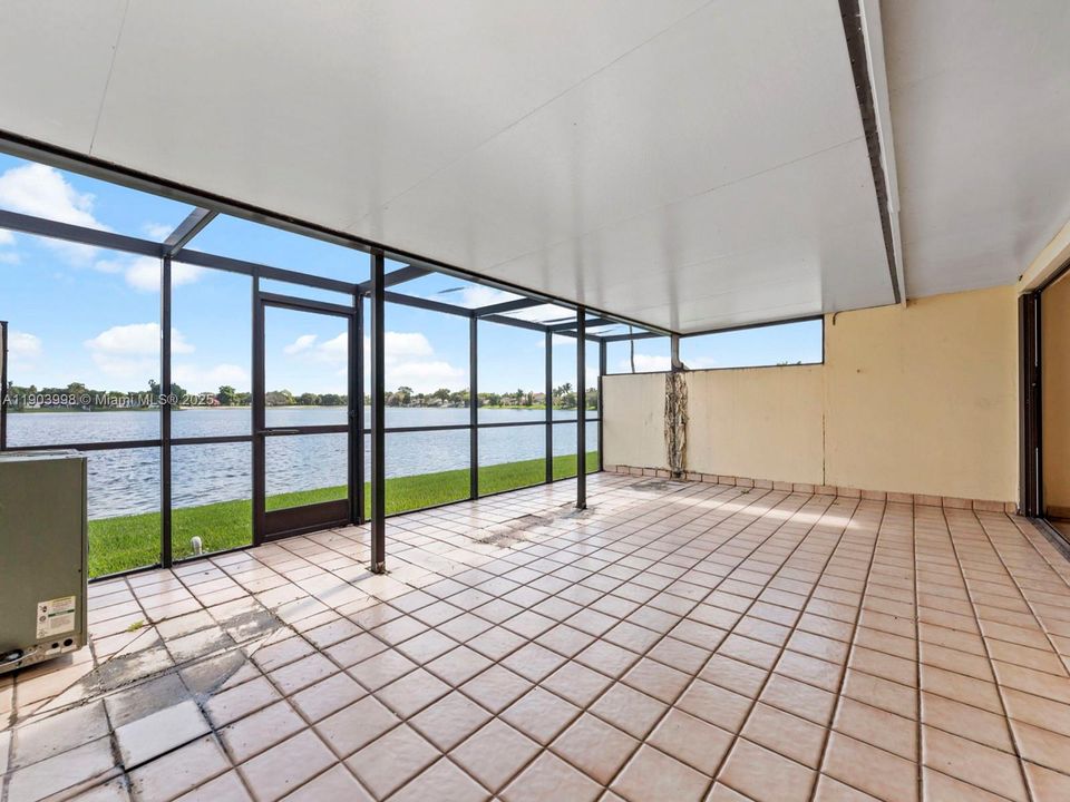 Под контрактом: $465,000 (3 спален, 2 ванн, 1431 Квадратных фут)