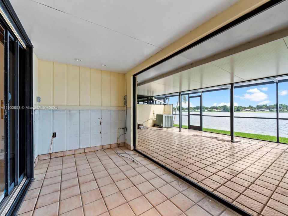 Под контрактом: $465,000 (3 спален, 2 ванн, 1431 Квадратных фут)