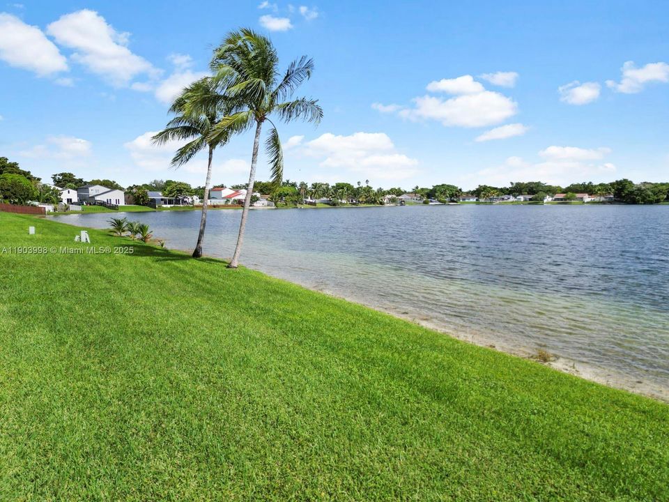 Под контрактом: $465,000 (3 спален, 2 ванн, 1431 Квадратных фут)