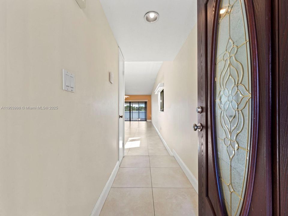 Под контрактом: $465,000 (3 спален, 2 ванн, 1431 Квадратных фут)