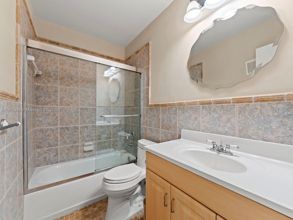 Под контрактом: $465,000 (3 спален, 2 ванн, 1431 Квадратных фут)