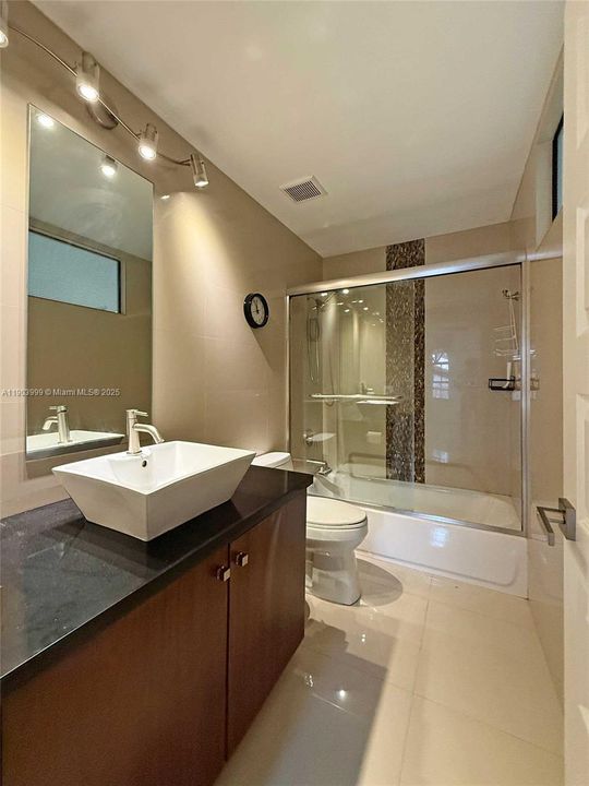 En Renta: $6,500 (3 camas, 2 baños, 2037 Pies cuadrados)