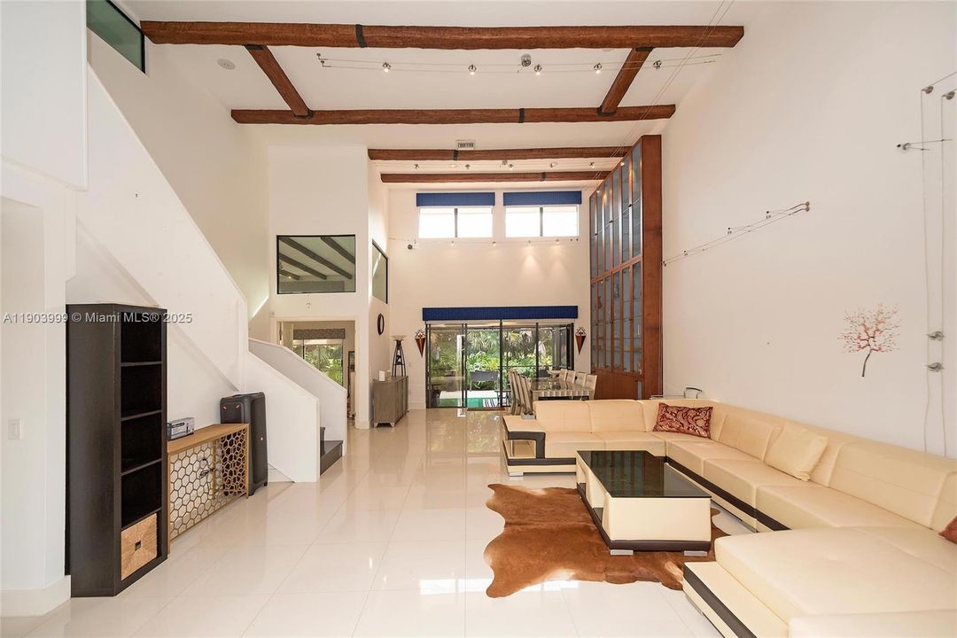 En Renta: $6,500 (3 camas, 2 baños, 2037 Pies cuadrados)