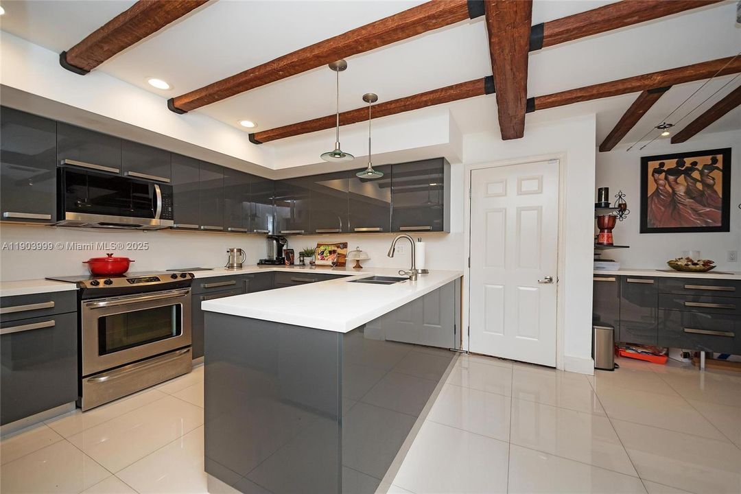 En Renta: $6,500 (3 camas, 2 baños, 2037 Pies cuadrados)