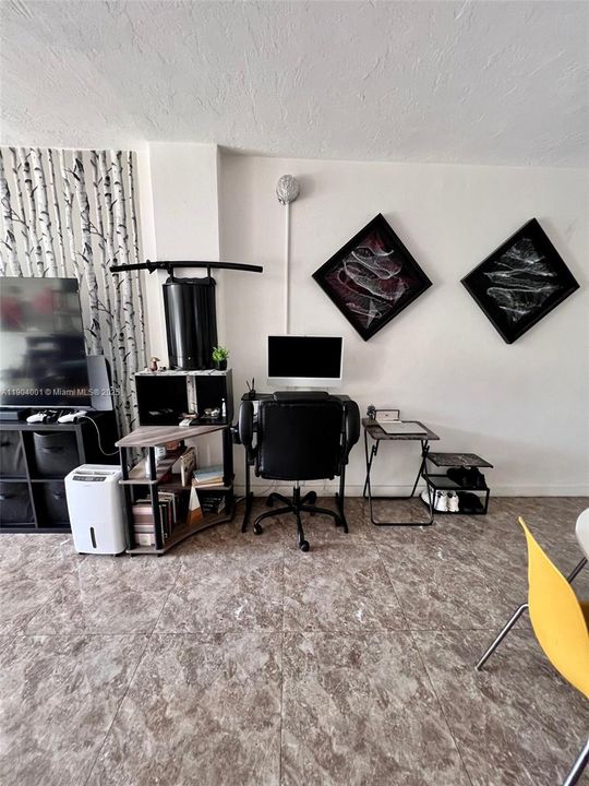 For Sale: $282,000 (1 beds, 1 baths, 730 Square Feet)