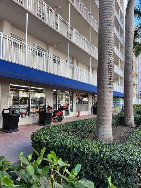 For Sale: $282,000 (1 beds, 1 baths, 730 Square Feet)