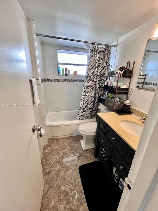 For Sale: $282,000 (1 beds, 1 baths, 730 Square Feet)