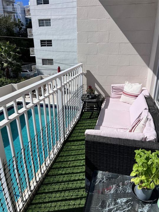 For Sale: $282,000 (1 beds, 1 baths, 730 Square Feet)