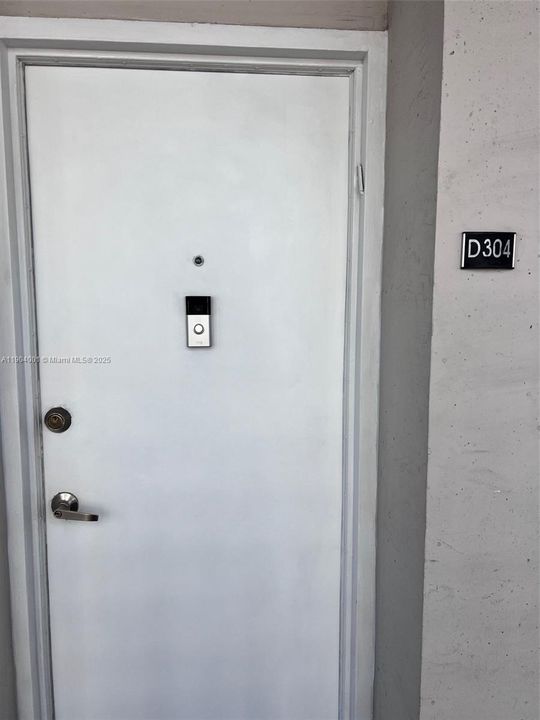 For Sale: $282,000 (1 beds, 1 baths, 730 Square Feet)