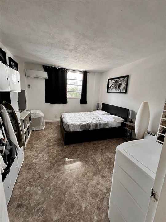 For Sale: $282,000 (1 beds, 1 baths, 730 Square Feet)