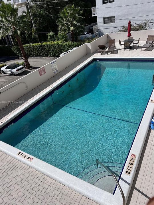 For Sale: $282,000 (1 beds, 1 baths, 730 Square Feet)