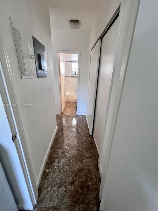 For Sale: $282,000 (1 beds, 1 baths, 730 Square Feet)