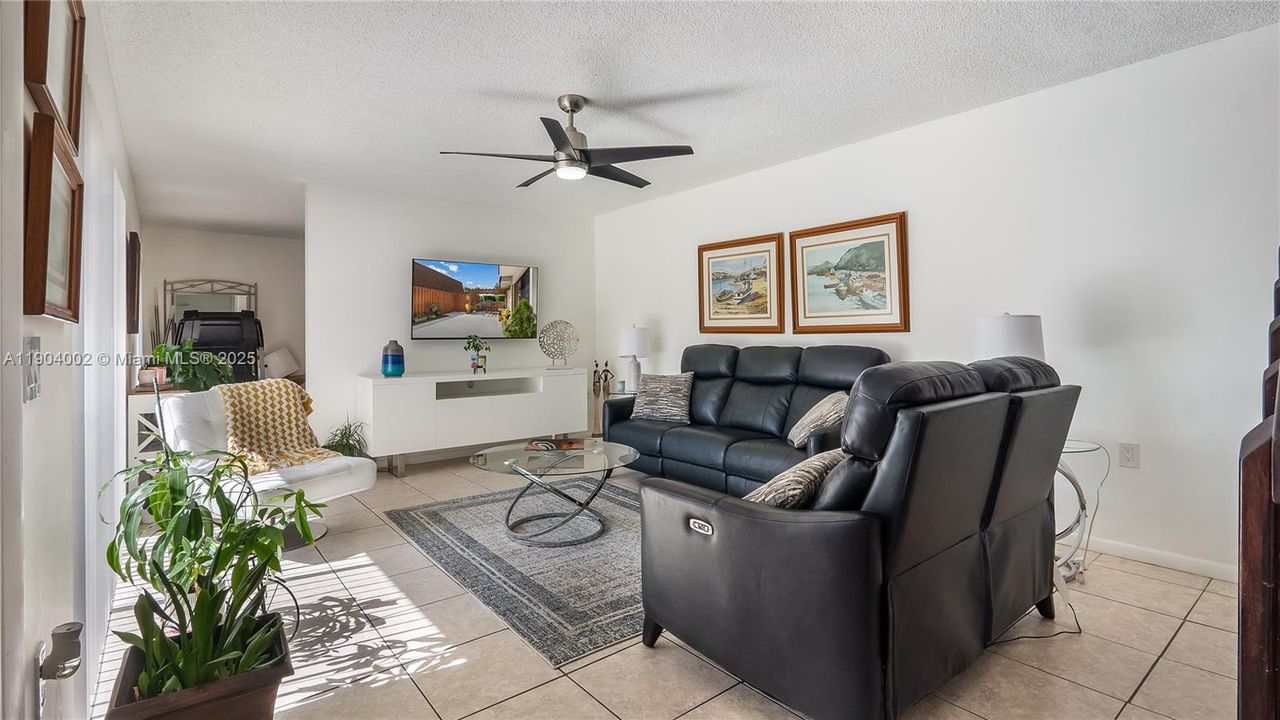 For Sale: $400,000 (3 beds, 2 baths, 1488 Square Feet)