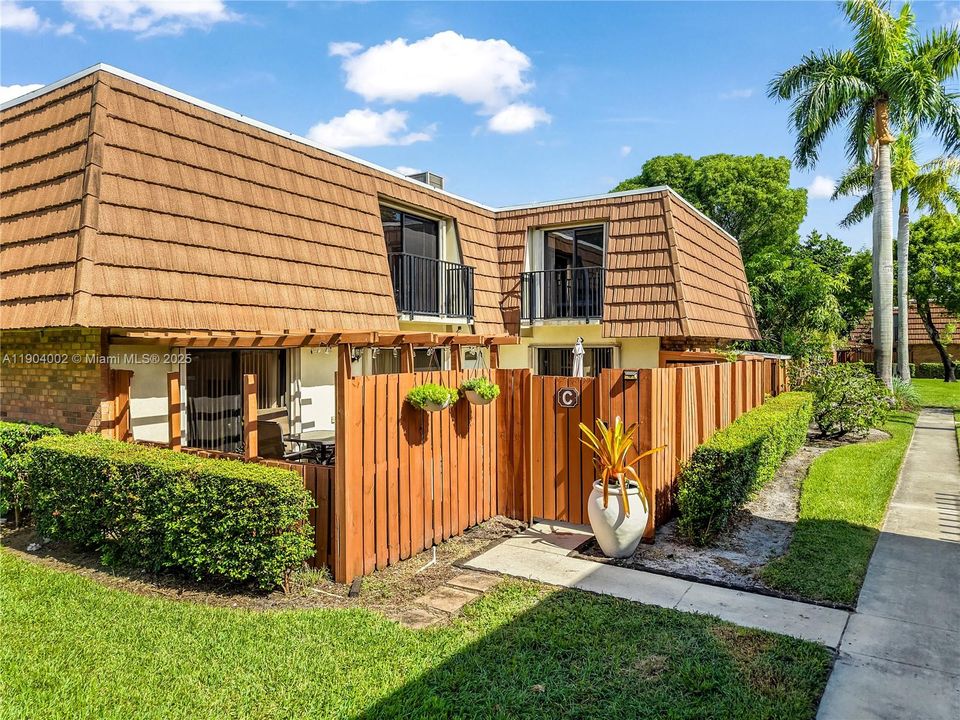 For Sale: $400,000 (3 beds, 2 baths, 1488 Square Feet)