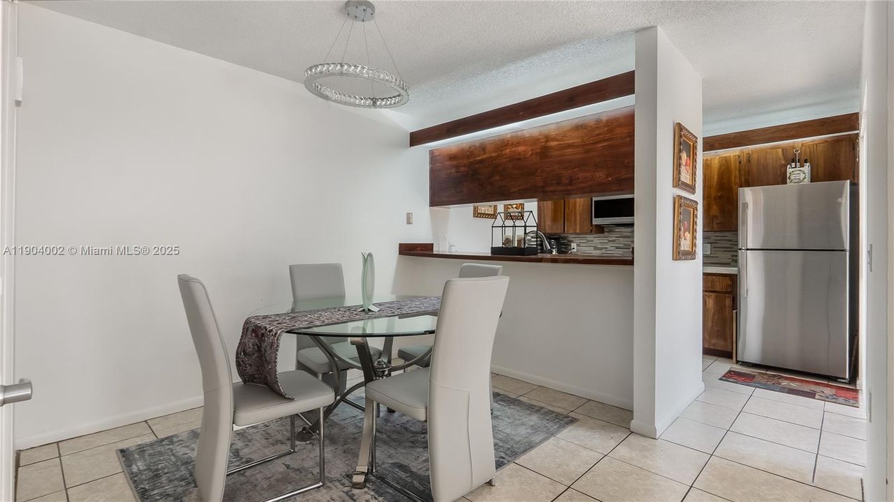 For Sale: $400,000 (3 beds, 2 baths, 1488 Square Feet)