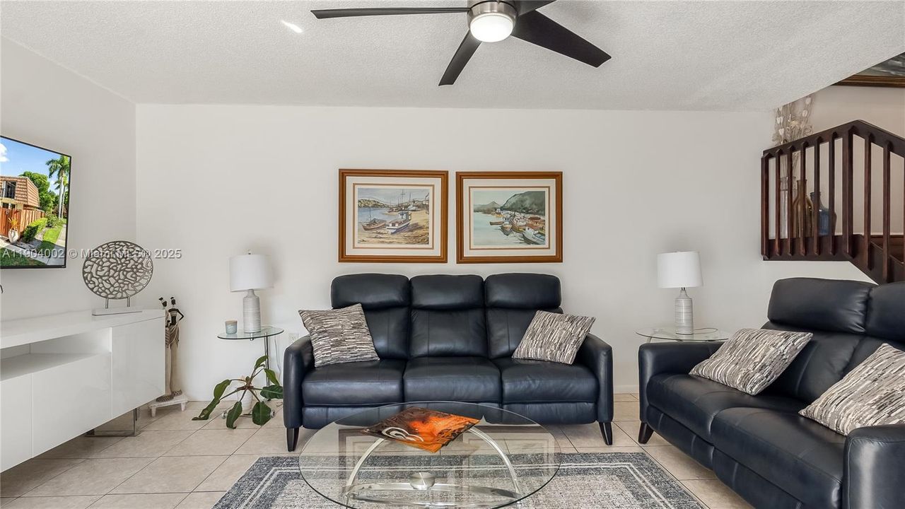 For Sale: $400,000 (3 beds, 2 baths, 1488 Square Feet)