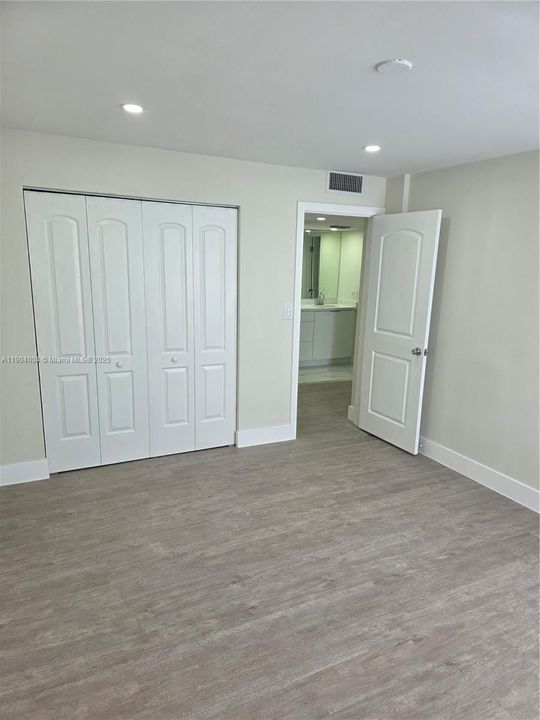 Recently Rented: $2,399 (2 beds, 1 baths, 968 Square Feet)