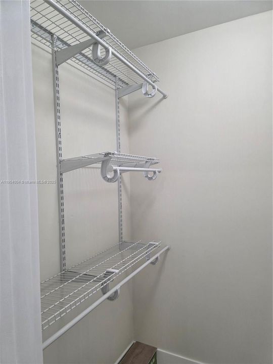 Recently Rented: $2,399 (2 beds, 1 baths, 968 Square Feet)