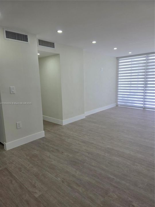 Recently Rented: $2,399 (2 beds, 1 baths, 968 Square Feet)