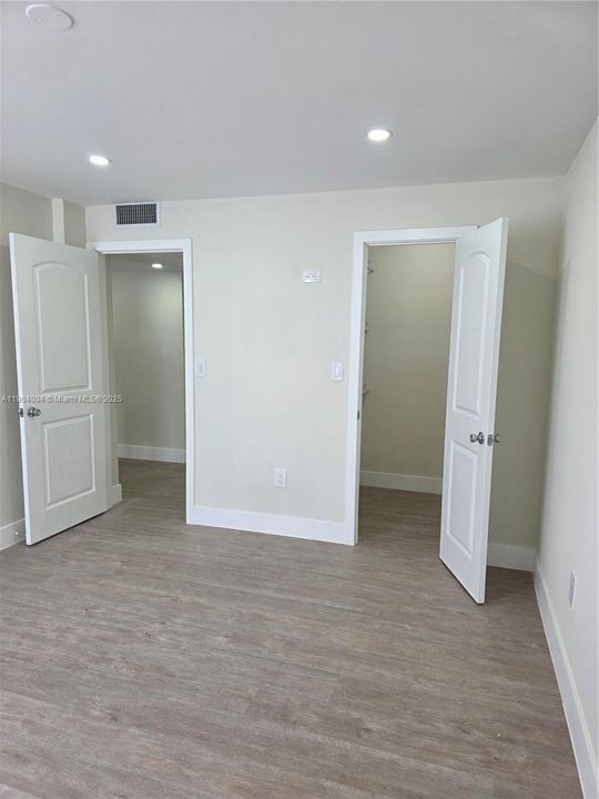 Recently Rented: $2,399 (2 beds, 1 baths, 968 Square Feet)