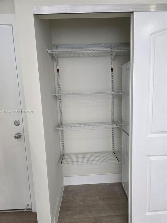 Recently Rented: $2,399 (2 beds, 1 baths, 968 Square Feet)