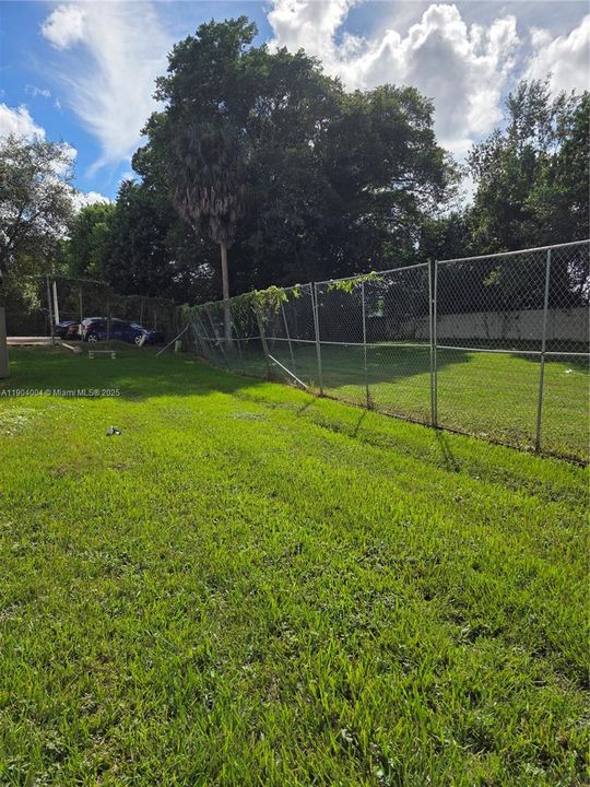 Recently Rented: $2,399 (2 beds, 1 baths, 968 Square Feet)