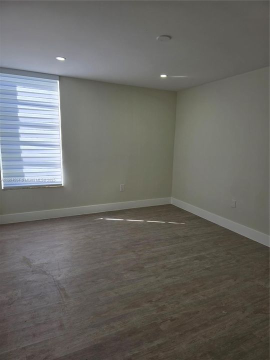 Recently Rented: $2,399 (2 beds, 1 baths, 968 Square Feet)