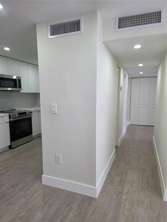 Recently Rented: $2,399 (2 beds, 1 baths, 968 Square Feet)
