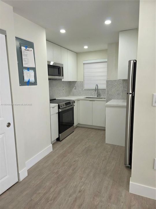 Recently Rented: $2,399 (2 beds, 1 baths, 968 Square Feet)