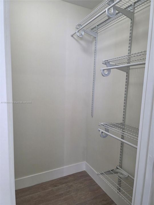 Recently Rented: $2,399 (2 beds, 1 baths, 968 Square Feet)