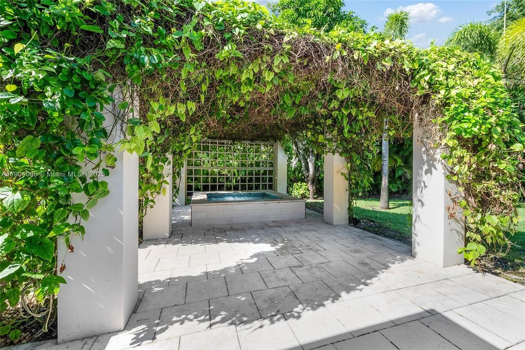 Recently Rented: $10,500 (3 beds, 2 baths, 2746 Square Feet)